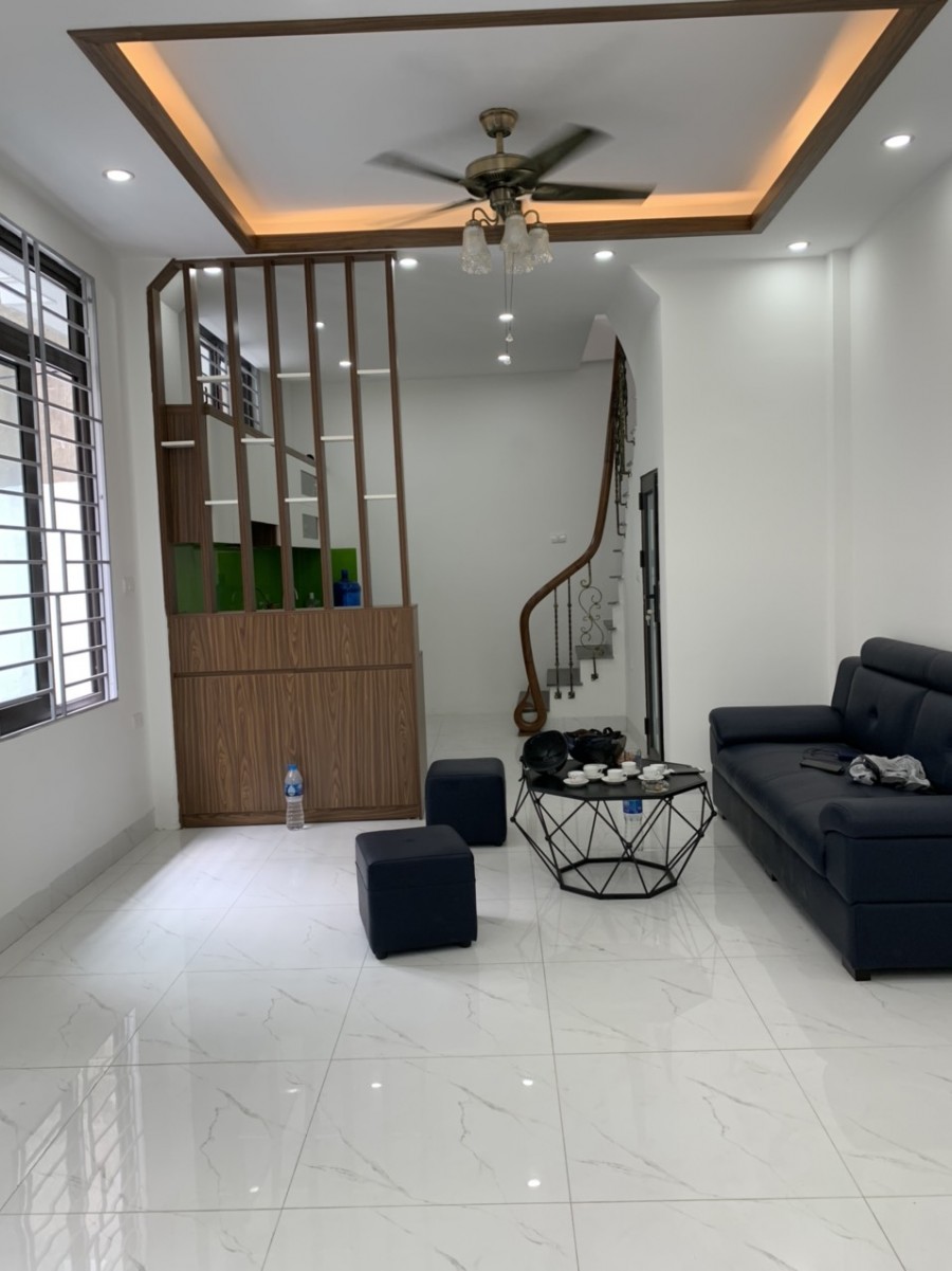 Bán nhà 169 Hoàng Mai, dt 42m2, 5 tầng, mt 7m, lô góc, ô tô đổ cổng, chỉ 4.1 tỷ