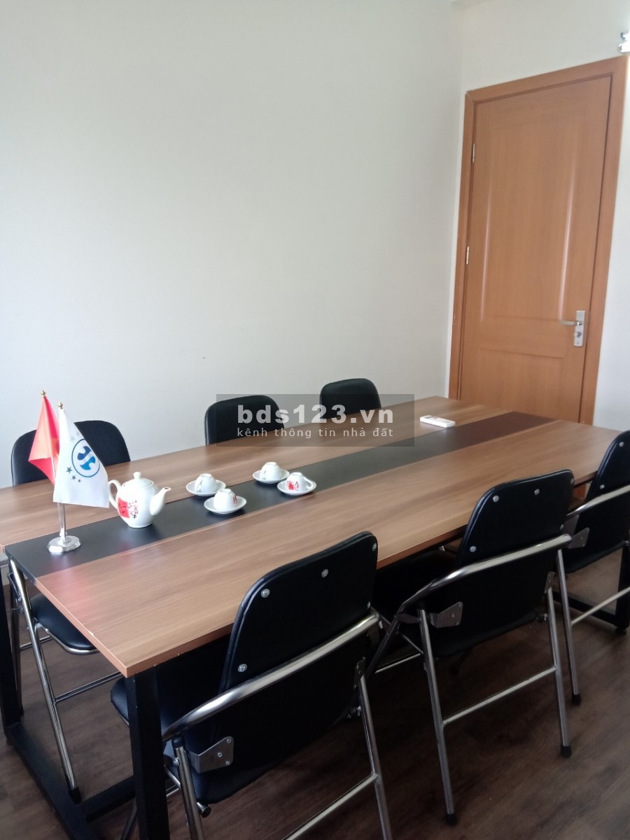 Cho thuê Chung cư C14 Tố Hữu 2 phòng ngủ 70m2 chỉ có nóng lạnh + kệ bếp 7 triệu/th. LH 0377983070