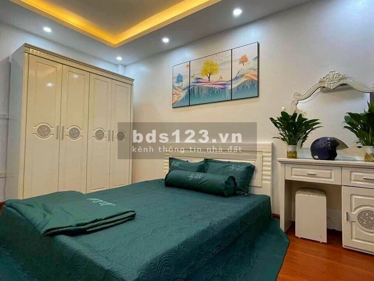 Bán gấp nhà nguyên căn hồ Bồ Đề, diện tích 45m2, 4 tầng, giá bán 4 tỷ