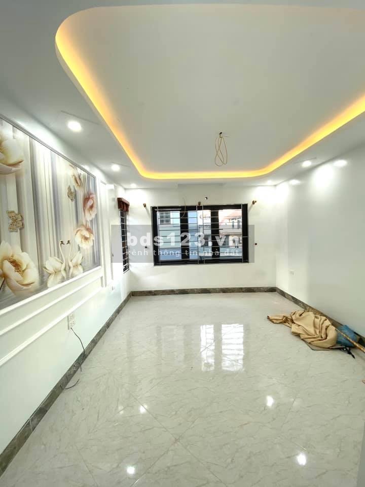 Nhỉnh 2 tỷ oto đỗ cửa lô góc diện tích 30m2, 5 tầng Phố Lĩnh Nam