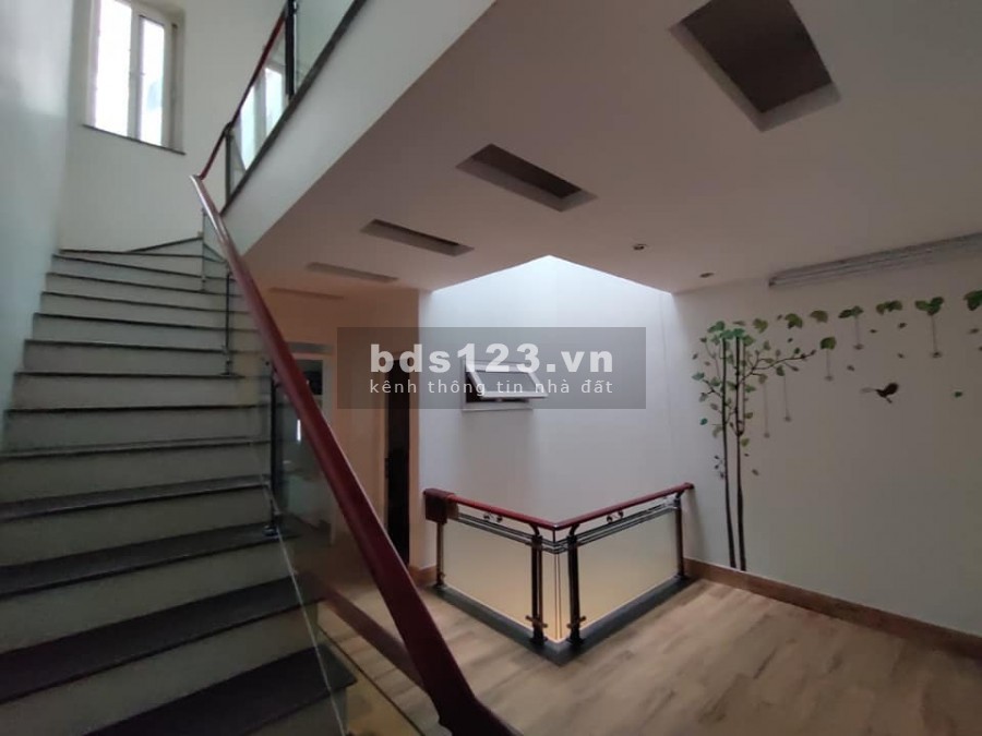 Bán nhà Lâm Du, Sát mặt đê, View Hồ, 65m2, giá bán 5 tỷ 8