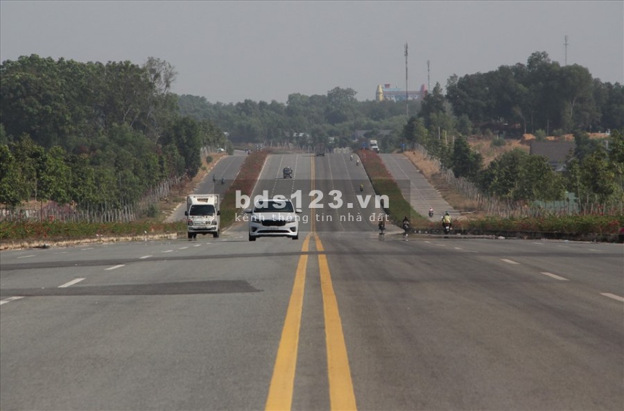Bán đất Thị xã Bến Cát, sổ sẵn, gần khu công nghiệp, diện tích 330m2, giá 825 triệu