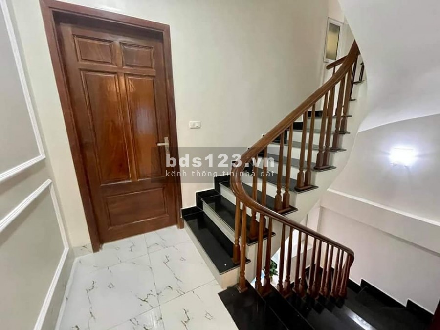 Hoa hậu giữa lòng Cầu Giấy 5 tầng, dt 55m2, 6 phòng ngủ ngõ thông thoáng chỉ 7.2 tỷ