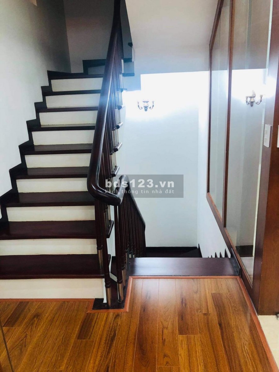 Ngõ 213 Trung Kính, gara- oto tránh, nội thất nhập khẩu sịn xò, dt 57m2 đúc 6 tầng chỉ 14.1 tỷ