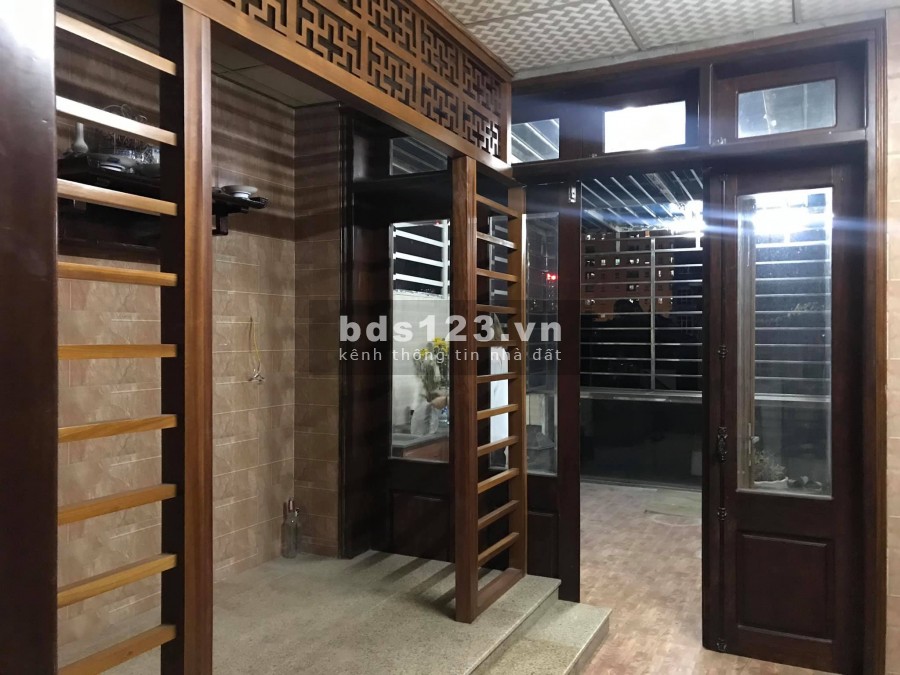 Nhà nguyên căn đẹp, ngõ thông, ô tô đỗ cửa, kinh doanh sầm uất, giá 3.2 tỷ