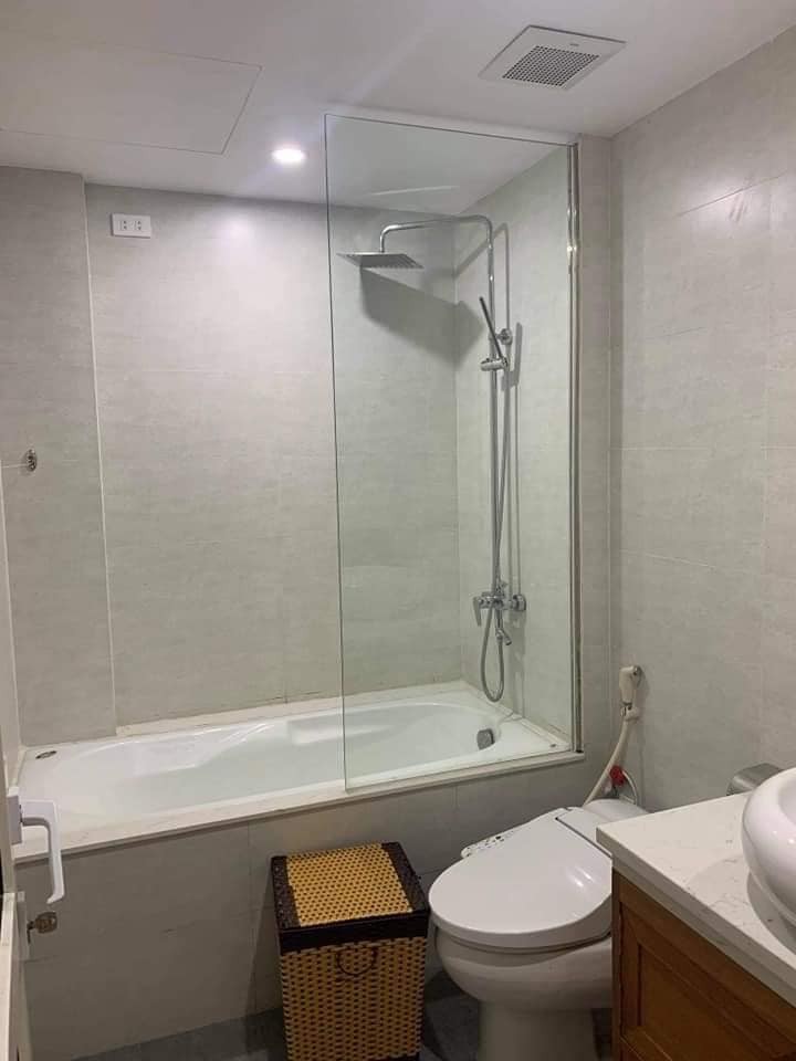 Chdv Cầu Giấy, lô góc 15 phòng, dòng tiền 180 triệu/tháng, thang máy, dt 106m2, 9 tầng, mt 7.8m, giá 30 tỷ