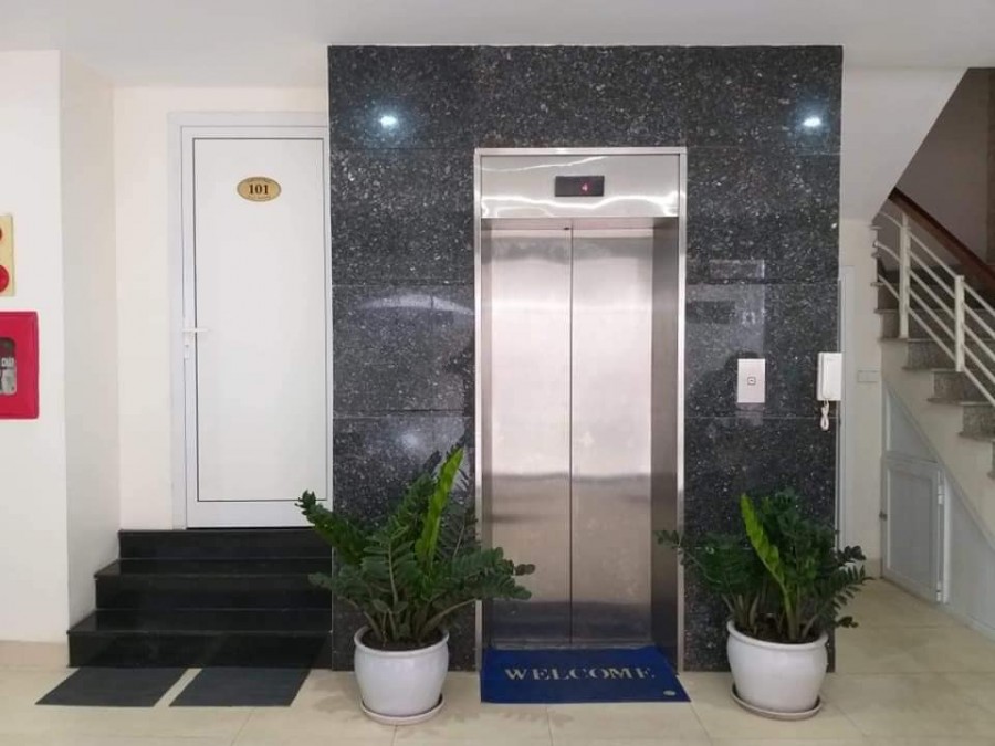 Chdv Cầu Giấy, lô góc 15 phòng, dòng tiền 180 triệu/tháng, thang máy, dt 106m2, 9 tầng, mt 7.8m, giá 30 tỷ