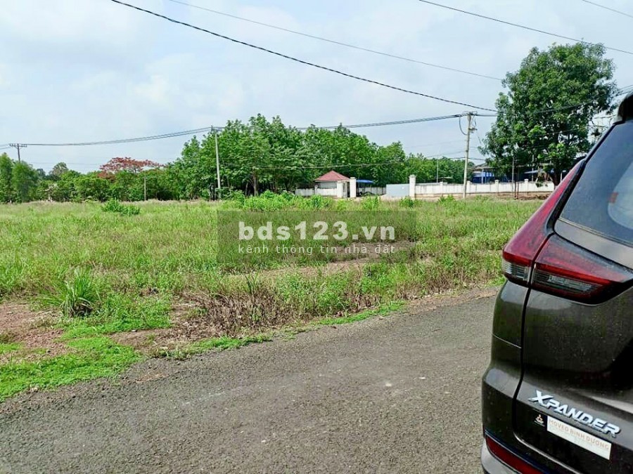 Kẹt tiền bán 3650m2, mt nhựa lớn, đối diện cụm CN, tiện ích đầy đủ, giá rẻ mùa covid 400 triệu