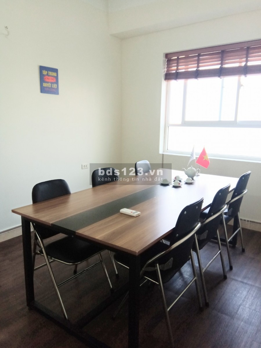 Cho thuê Chung cư C14 Tố Hữu 2 phòng ngủ 70m2 chỉ có nóng lạnh + kệ bếp 7 triệu/th. LH 0377983070