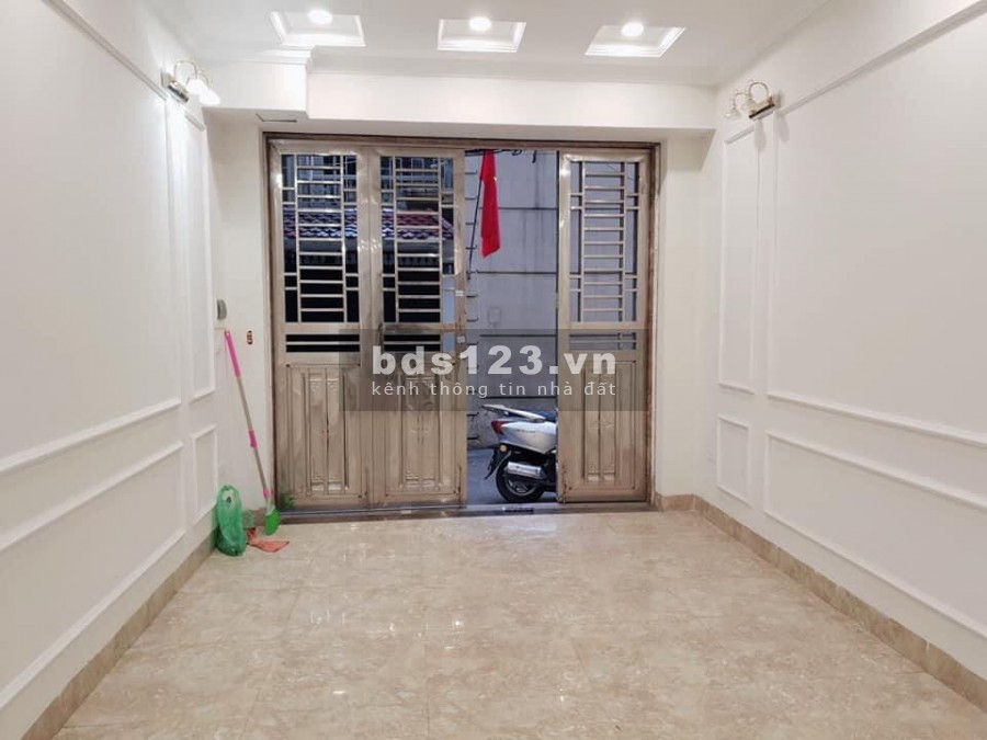 Bán nhà nguyên căn Võ Chí Công, dt 43m2, 5 tầng gần phố kinh doanh nhỏ lẻ giá 6 tỷ