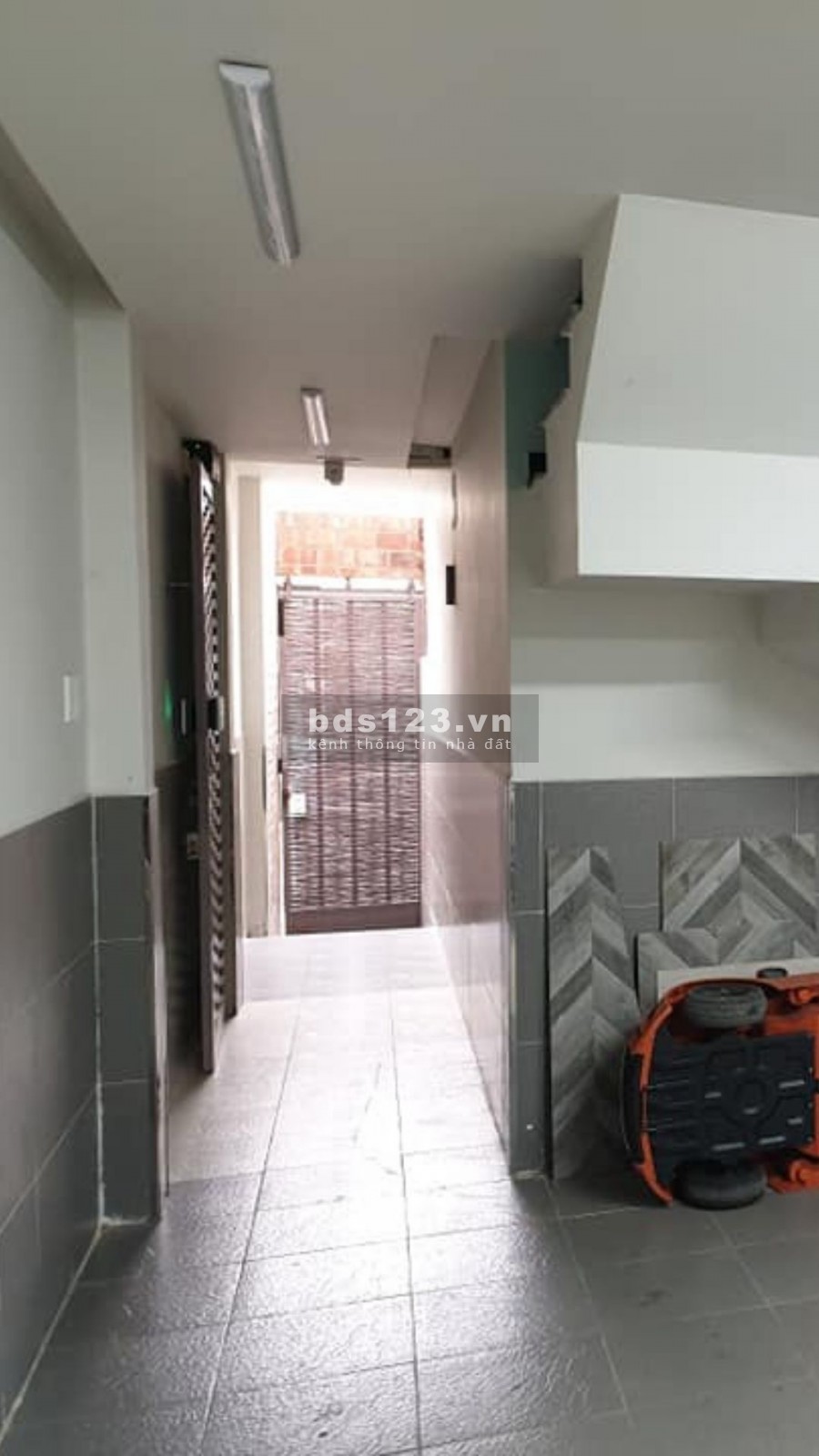 Nhà 5 tầng dt 96m2, Hoàng Hoa Thám, chdv thu 70 tiuệ/tháng, giá bán chỉ 12 tỷ