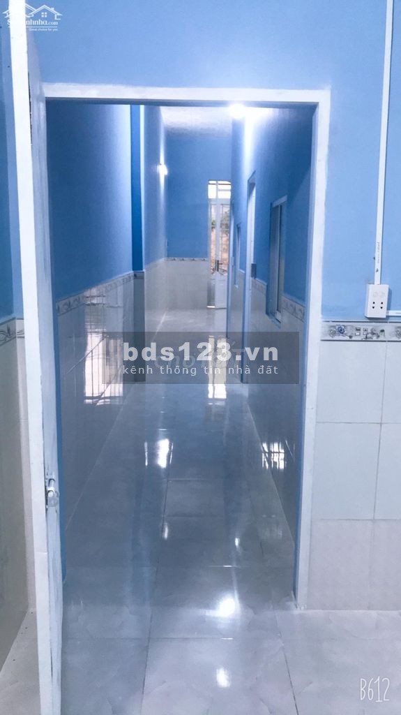Bán nhà cấp 4 gần Cổng Mỹ Phước 3, có diện tích 100m2 sổ hồng riêng, có vị trí đẹp giá rẻ