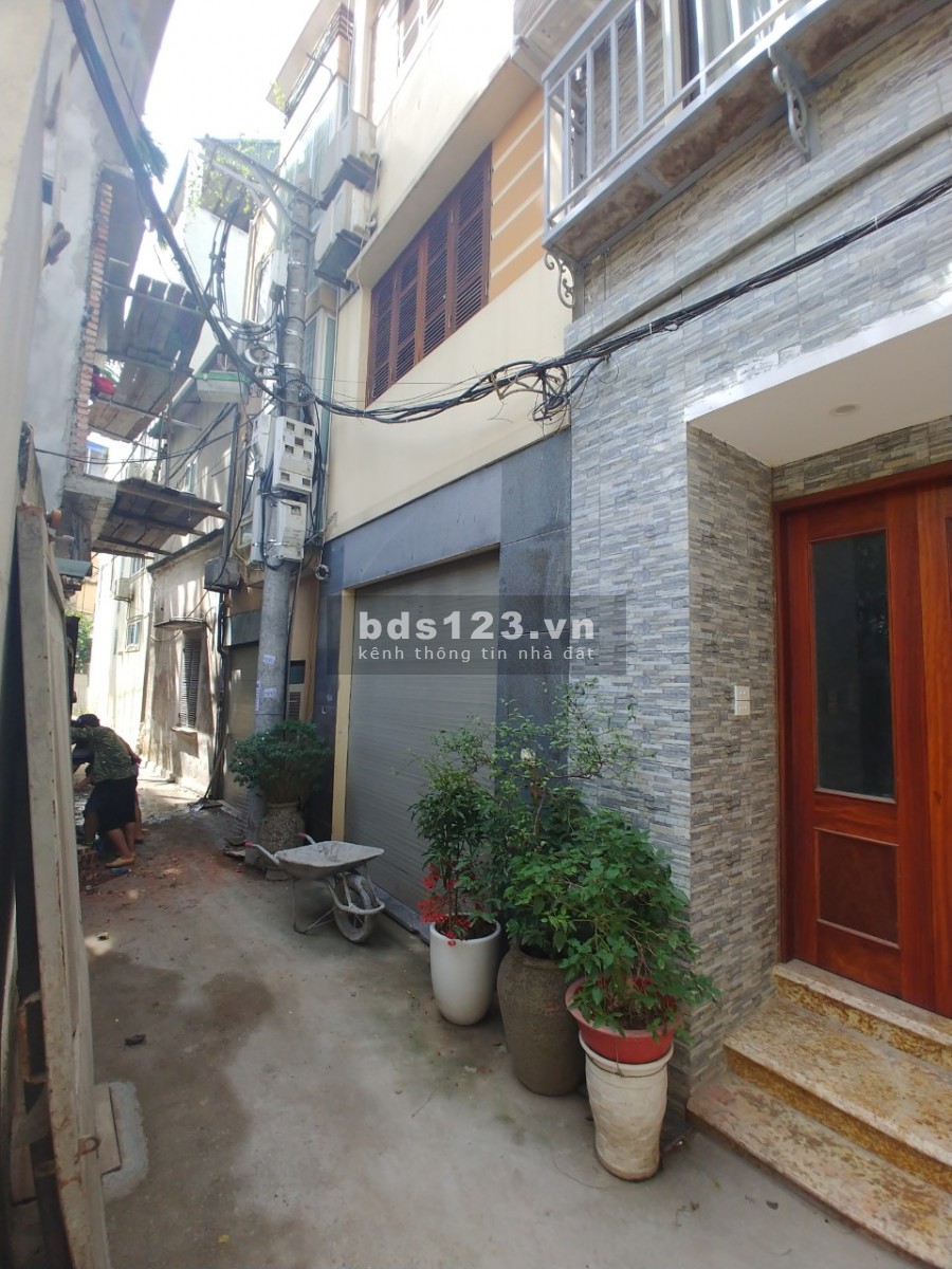 Lạc Long Quân, 53mX4T. Ngay nhà hàng Sen Tây Hồ. Giá 5.8 tỷ.