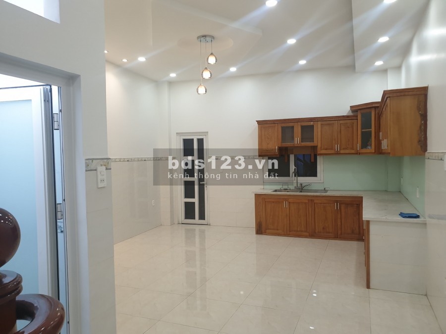 Hàng NGỘP Tân Bình, 88m2, 4 tầng, 6 phòng ngủ, 7.5 tỷ, HXH thông lh 0886880910