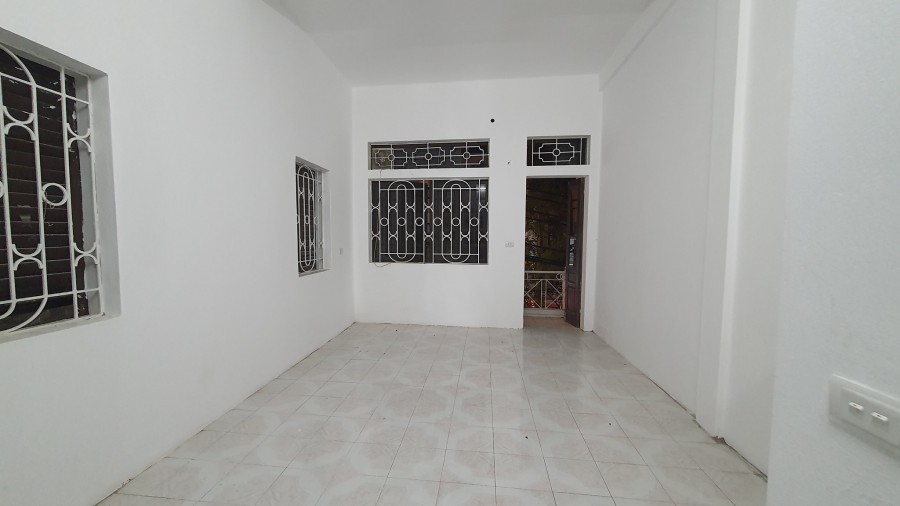 Bán nhà mặt phố Triều Khúc, Thanh Xuân, 33m2, KD sầm uất ngày đêm, chỉ 4.3 tỷ. Lh 0976385716