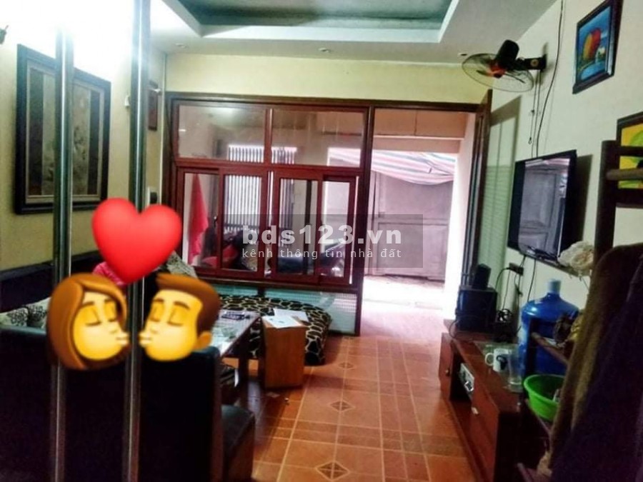 Lạc Long Quân, 53mX4T. Ngay nhà hàng Sen Tây Hồ. Giá 5.8 tỷ.