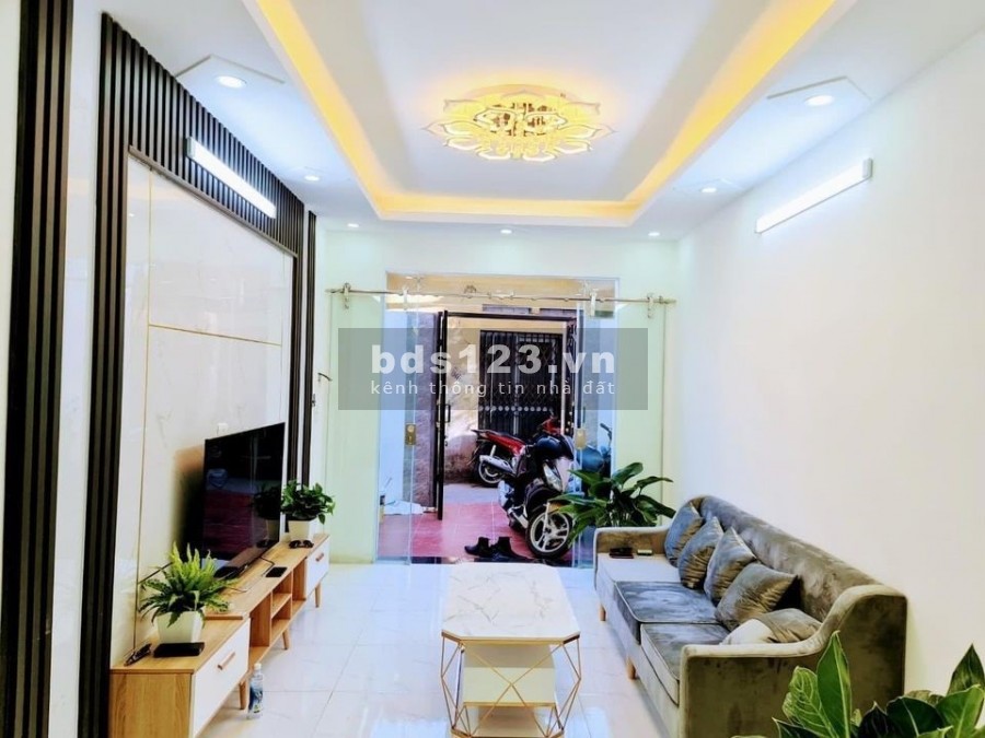 Đường Nguyễn Văn Đậu ,Quận Bình Thạnh ,Giá rẻ,3 lầu nở hậu, 3 PN.
