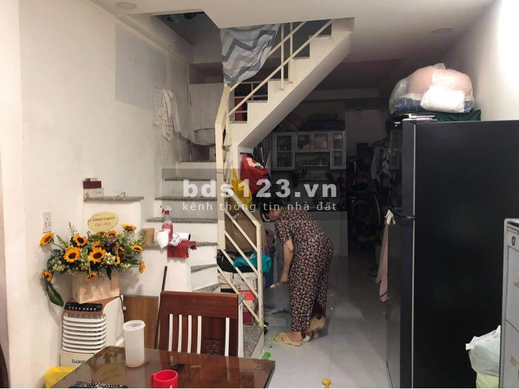 Gấp bán nhà 35m2 Cách Mạng Tháng 8, Quận 3, giá bán chỉ 4 tỷ, hẻm ba gác