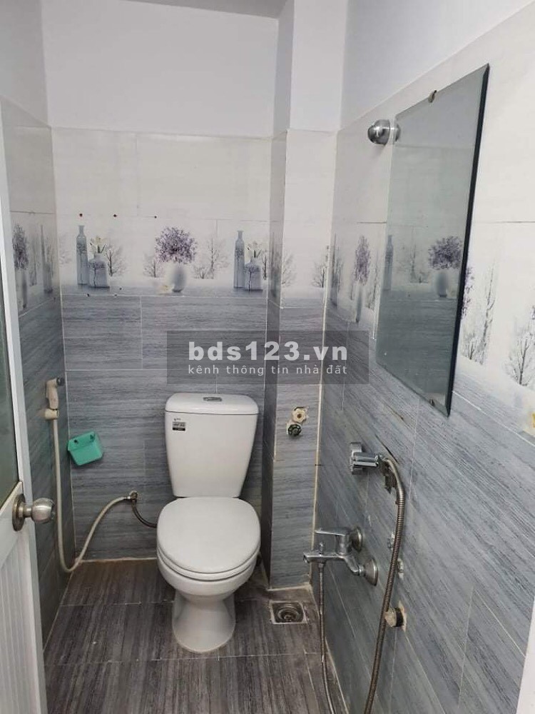 Gấp bán nhà 35m2 Cách Mạng Tháng 8, Quận 3, giá bán chỉ 4 tỷ, hẻm ba gác