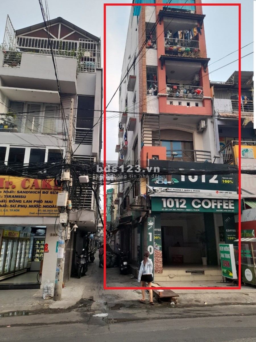 Cho thuê mặt bằng. Hướng tây tứ trạch 2 mặt tiền, tiếp giáp các Quận lớn