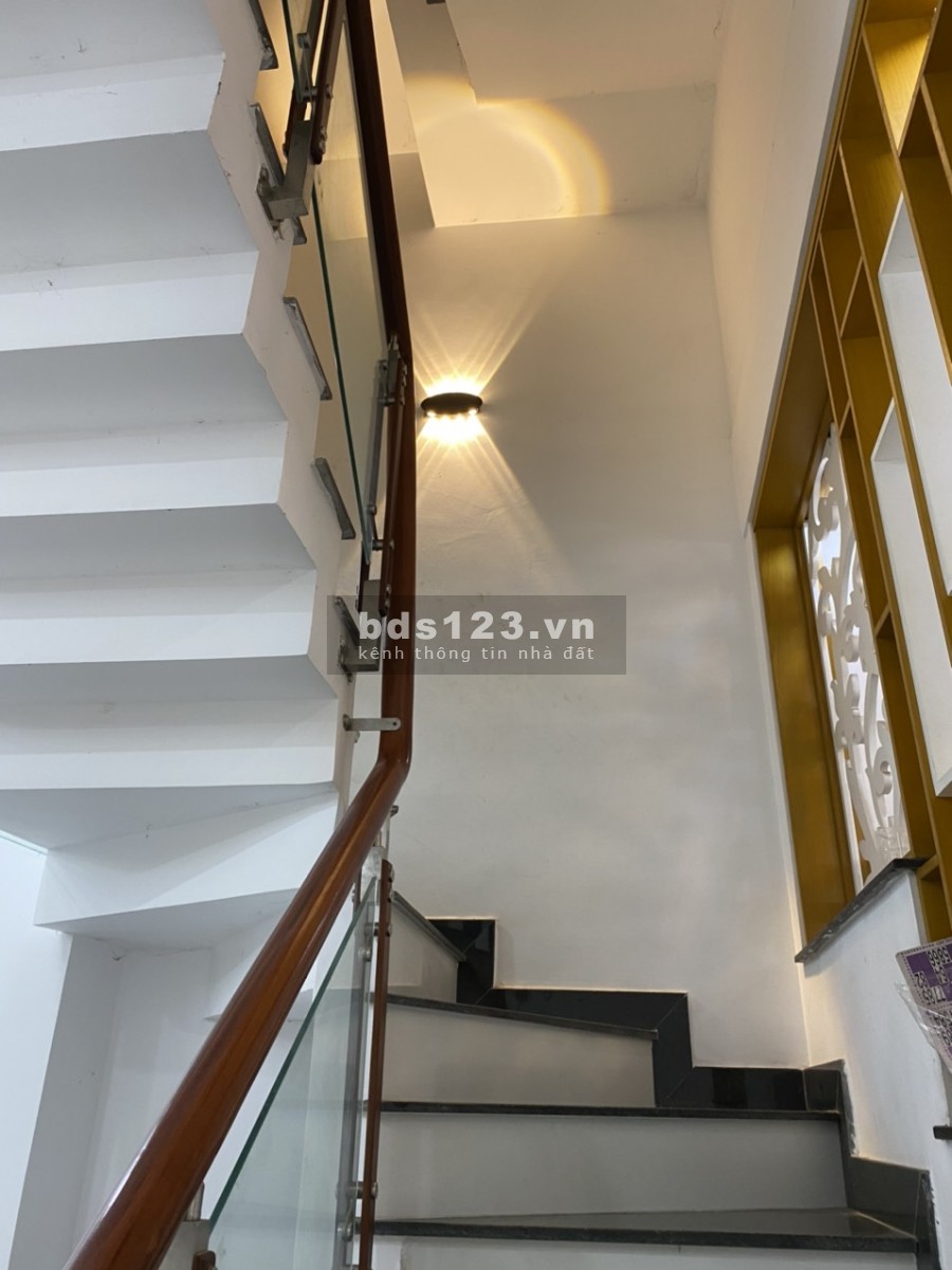 Chính Chủ Bán nhà 1 trệt 3 lầu, full nội thất, Thạnh Xuân, 230m2, sổ riêng, 4.8 tỷ