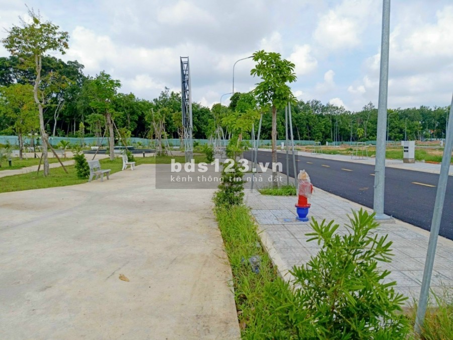 Giá bán 800 triệu, dt 70m2 mua được ở đâu mặt tiền đường đt 746, Tân Lập