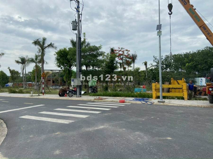 Giá bán 800 triệu, dt 70m2 mua được ở đâu mặt tiền đường đt 746, Tân Lập