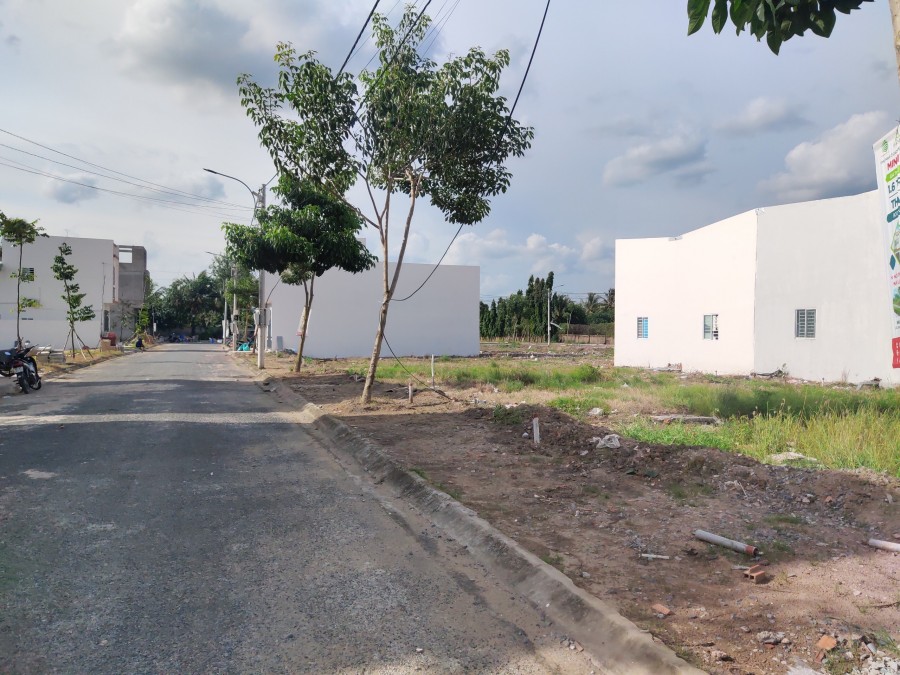 Còn 1 nền góc 2 mặt tiền, diện tích biệt thự 303m2. Gần bờ kè sông thoáng mát KDC Minh Trí Cái Tắc. Hỗ trợ vay VIETCOMBANK lãi ưu đãi
