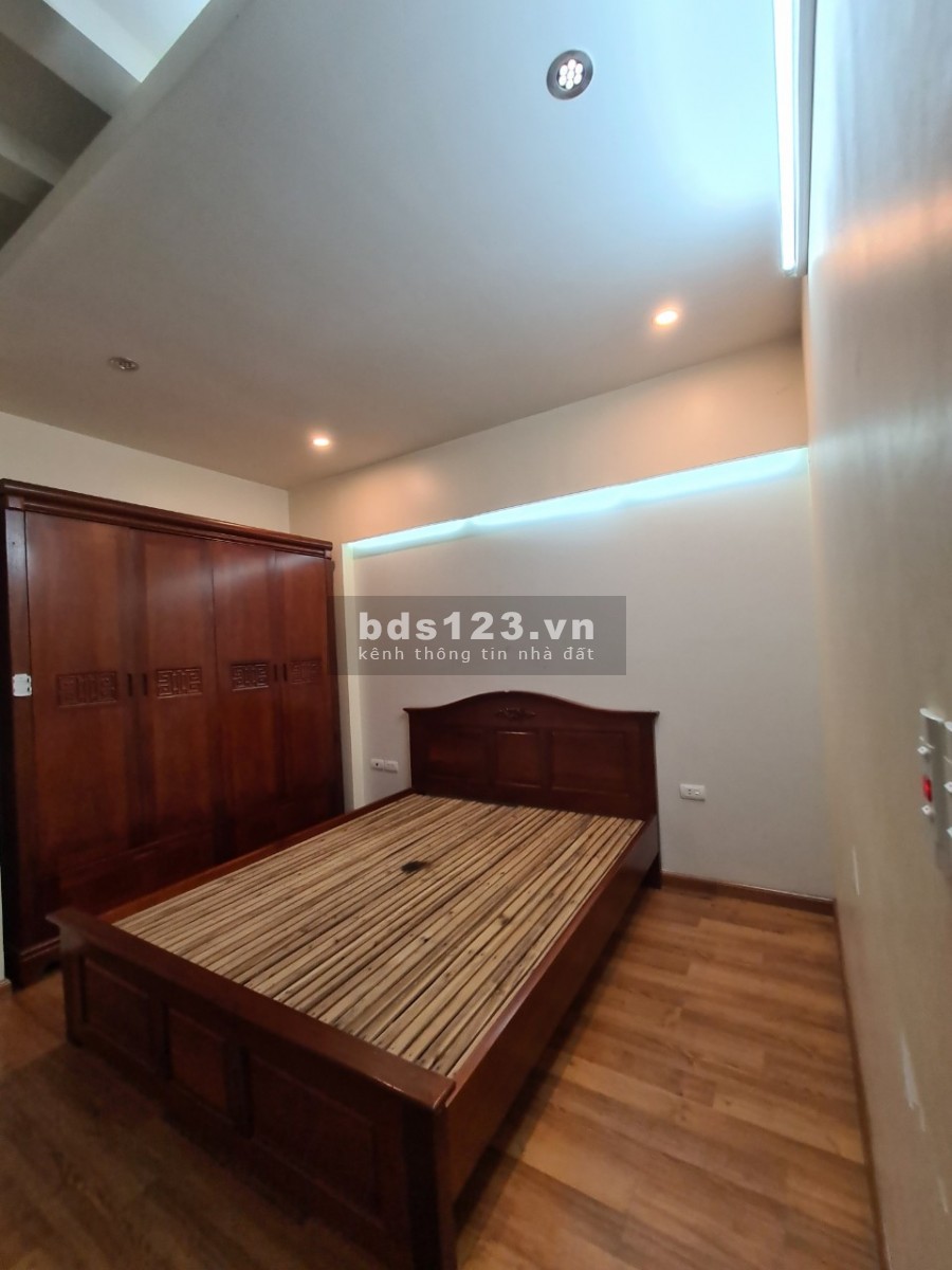Cho thuê nhà đường Hoàng Quốc Việt: diện tích 50m, 4 tầng, mặt tiền 4m, giá 12tr