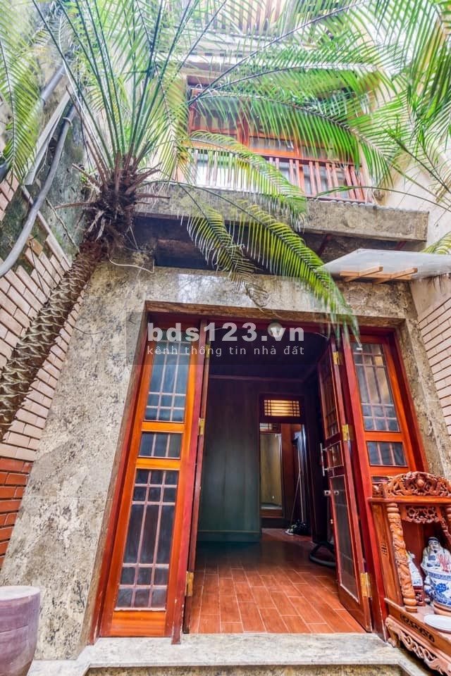Bán nhà 3 tầng KD nhà hàng Phố Trần Hưng Đạo, Hoàn Kiếm 99m2 giá 27 tỷ. LH 0912442669