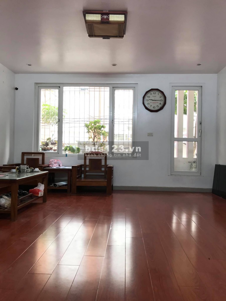 Bán nhà khu dân trí cao, gần chợ trung tâm phường, đường phố lớn, gara ô tô
