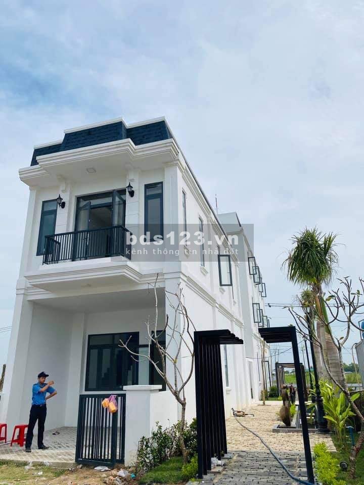 Tặng ngay liều vacxin cho khách tìm hiểu dự án The Sol City