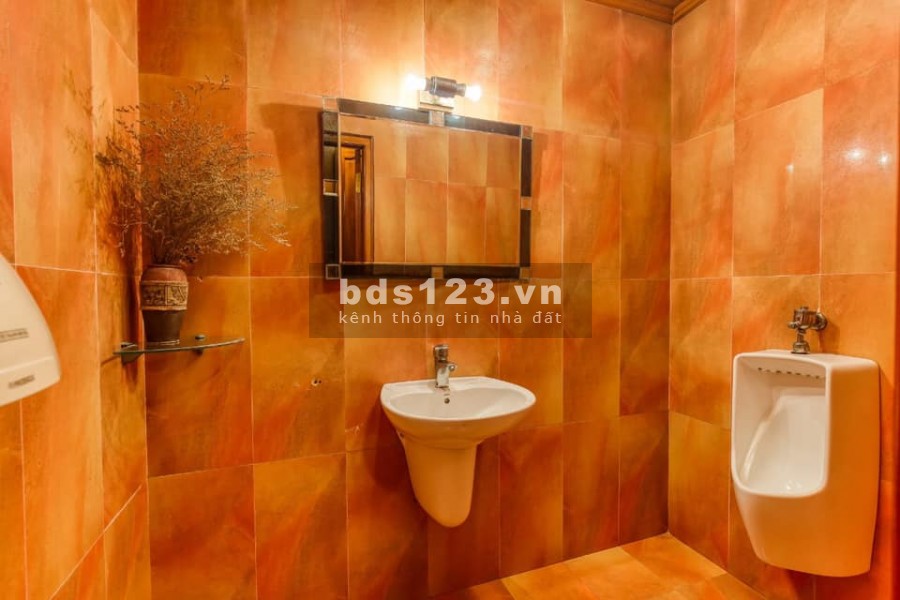 Bán nhà 3 tầng KD nhà hàng Phố Trần Hưng Đạo, Hoàn Kiếm 99m2 giá 27 tỷ. LH 0912442669