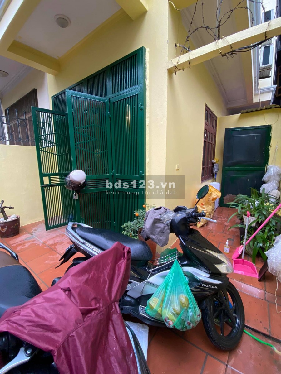 Bán Nhà Lạc Long Quân, 3 Mặt Thoáng, Xây Kiên Cố, Giá 8.3 Tỷ
