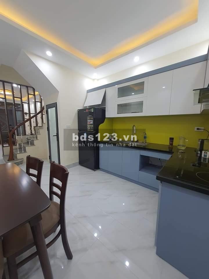 Gia đình nhờ bán Yên Hoà Cầu Giấy, dt 45m2, 4 tầng, sẵn gỗ, giá 4.95 tỷ