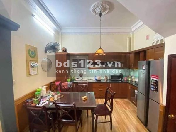 Nhà mới Ngõ 59 Phố Quan Hoa, Cầu Giấy, diện tích 42m2x4 tầng, Giá 5 tỷ hơn