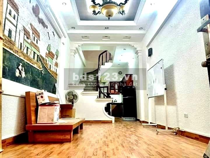 Bán nhà Hoàng Quốc Việt, phường Nghĩa Đô, Quận Cầu Giấy. DT 39m2, 5 tầng. Giá chỉ 3.95 tỷ, ngõ nông