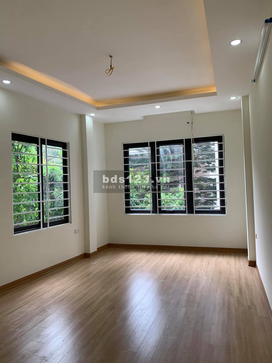 Bán nhà nguyên căn ô tô ở luôn đường Phan Đình Giới, 4 tầng bán giá chỉ 3 tỷ