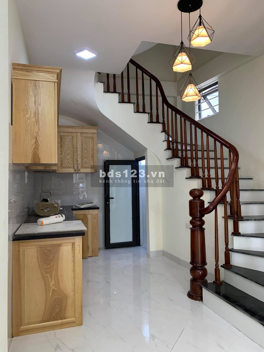 Bán nhà nguyên căn ô tô ở luôn đường Phan Đình Giới, 4 tầng bán giá chỉ 3 tỷ