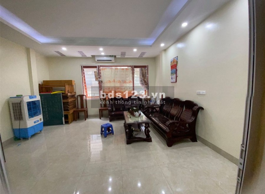 Bán nhà mặt ngõ Thịnh Quang, Đống Đa, dt 35m2, 5 tầng, giá 3,35 tỷ