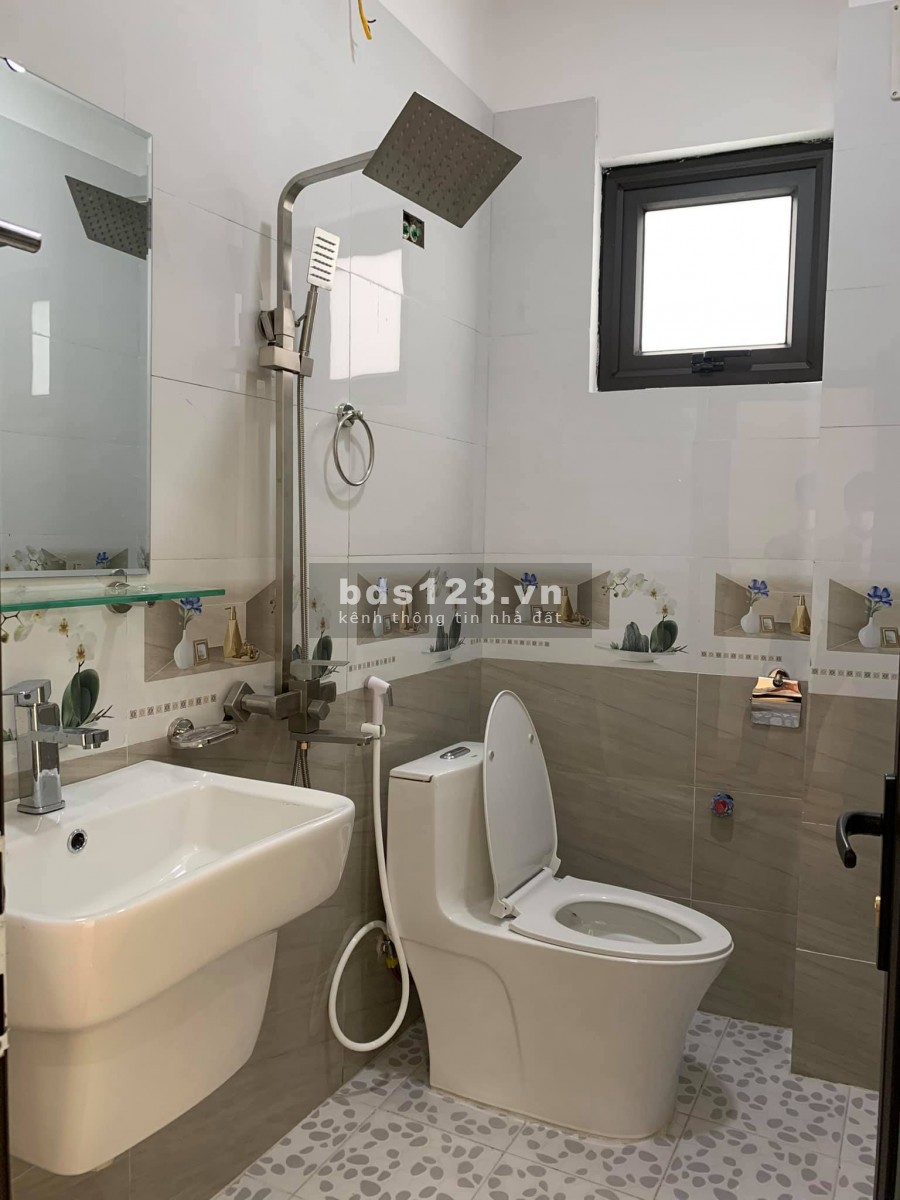 Bán nhà nguyên căn ô tô ở luôn đường Phan Đình Giới, 4 tầng bán giá chỉ 3 tỷ
