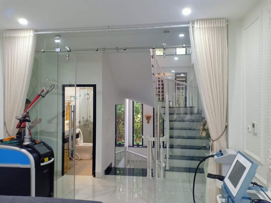 Nhà mặt phố vỉa hè rộng 5 tầng, nội thất 5 sao, kinh doanh sầm uất, ô tô tránh, 2 mặt thoáng