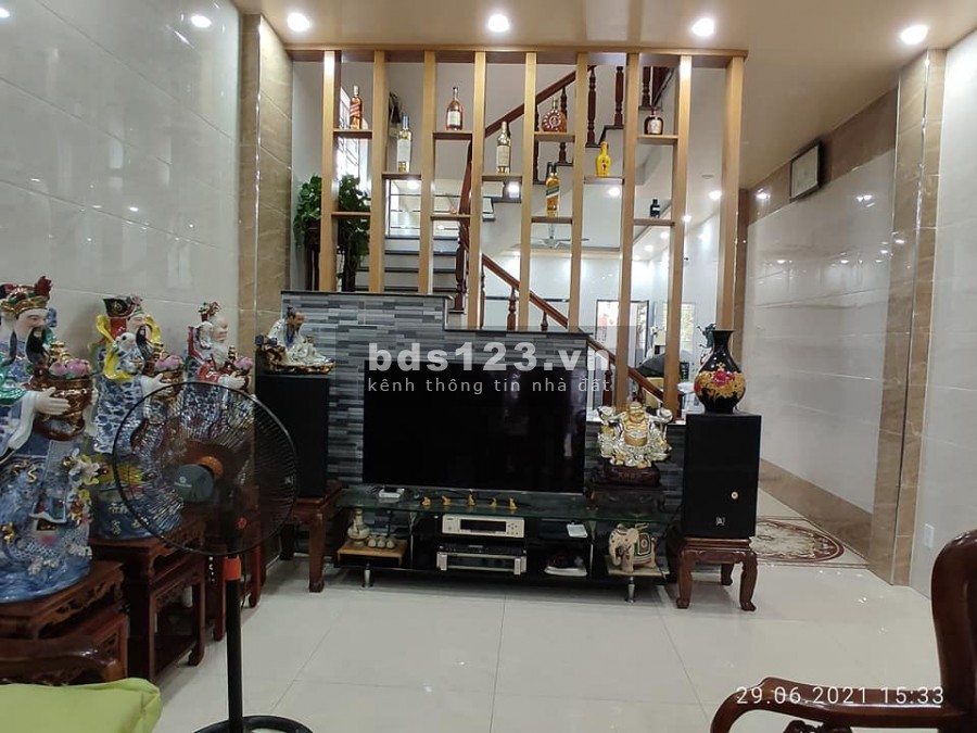 Nhà Mặt đường Cam Lộ Hùng Vương.3 tầng 117m2 giá 5,5 tỷ Cực đẹp. kinh doanh dễ dàng