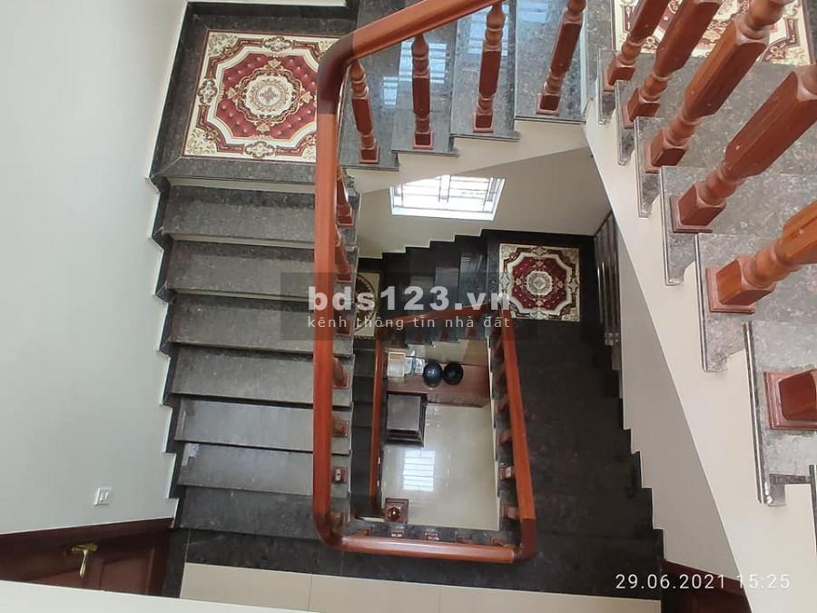 Nhà Mặt đường Cam Lộ Hùng Vương.3 tầng 117m2 giá 5,5 tỷ Cực đẹp. kinh doanh dễ dàng
