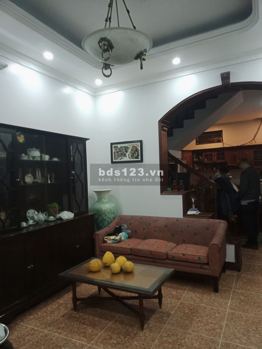 Bán nhà La Thành, ngõ to ô tô vào cửa, diện tích sử dụng 45m2, giá 7,5 tỷ