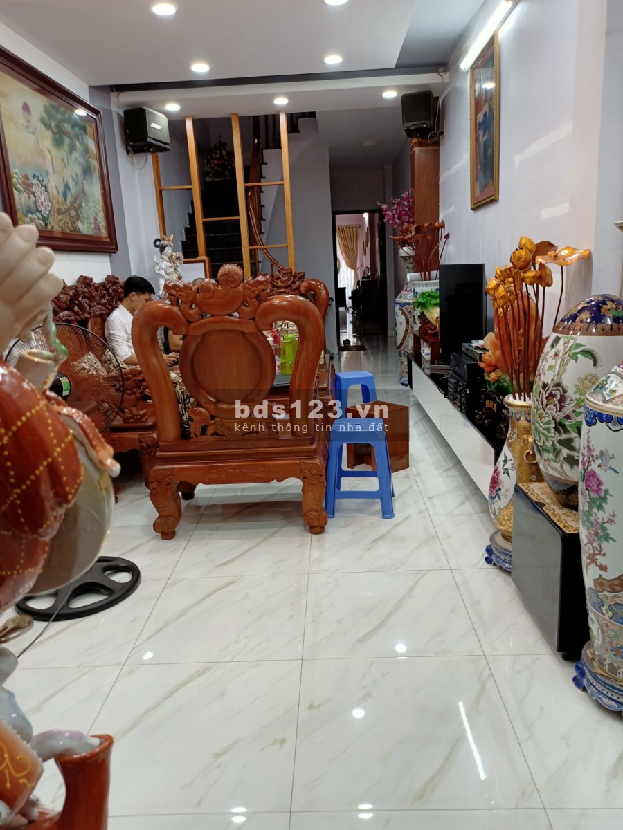 Nhà Đẹp Mặt phố Vọng KD sầm uất, Vỉa hè rộng, 67M2 x3 Tầng gía 14 tỷ, Sổ đẹp nở hậu. Thanh Xuân.