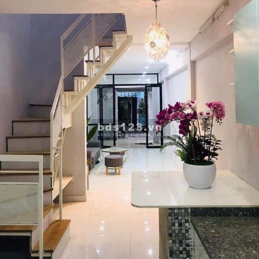 Khu vực an ninh, nội thất cực xinh giá chỉ 5.5 tỷ, 2 tầng có ngay nhà hẻm xe hơi Bình Thạnh
