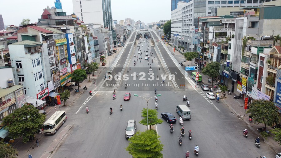 Căn góc 3 bước ra Trường Chinh diện tích 26m2 mặt tiền hơn 4m 6 tầng, giá 3.2 tỷ