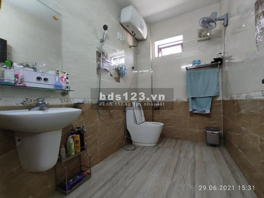 Nhà Mặt đường Cam Lộ Hùng Vương.3 tầng 117m2 giá 5,5 tỷ Cực đẹp. kinh doanh dễ dàng