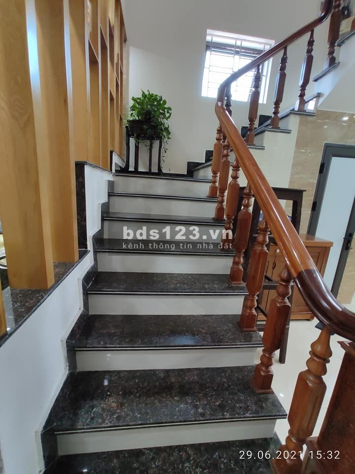 Nhà Mặt đường Cam Lộ Hùng Vương.3 tầng 117m2 giá 5,5 tỷ Cực đẹp. kinh doanh dễ dàng